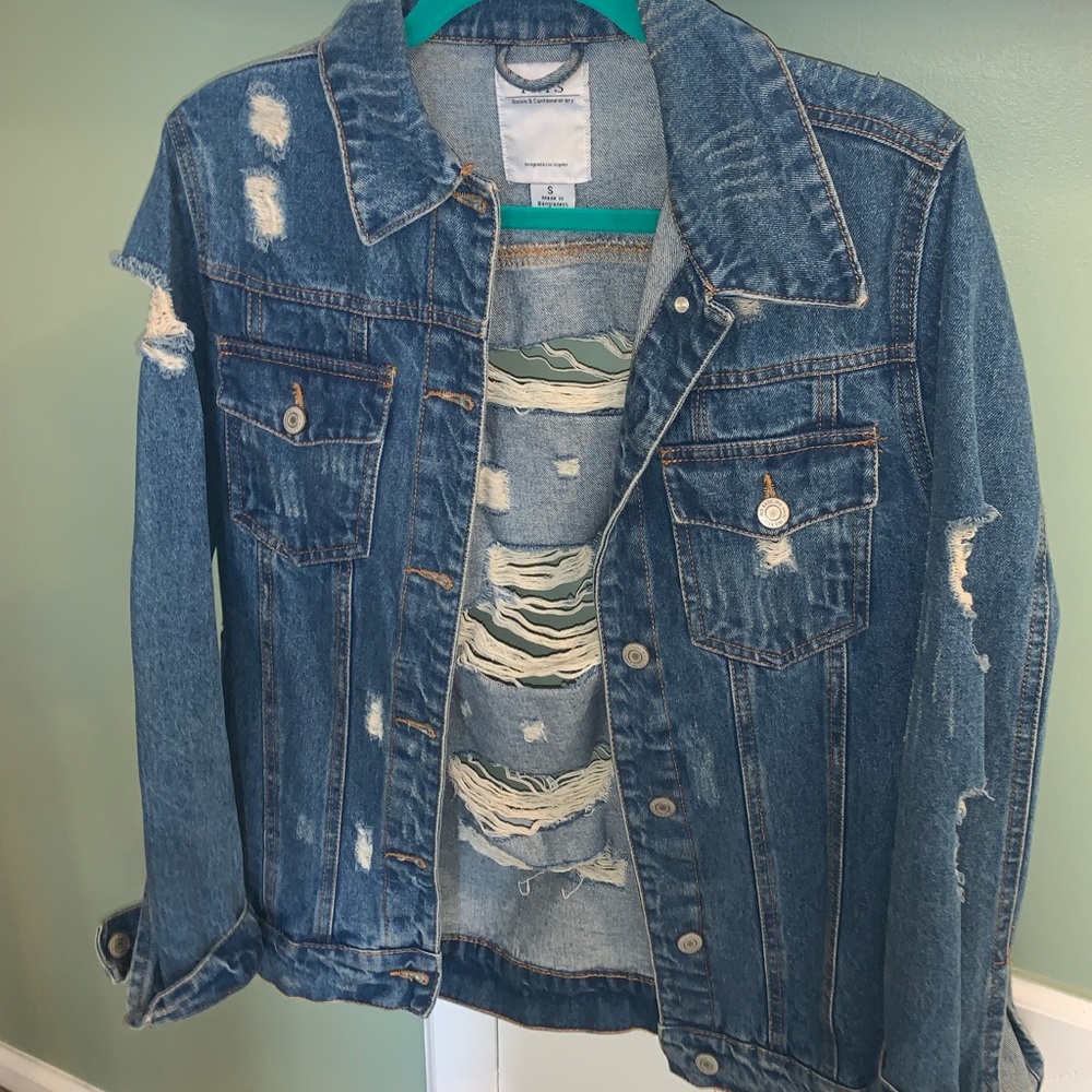 Women’s distressed jean jacket. Size small. Mid-Thigh length.